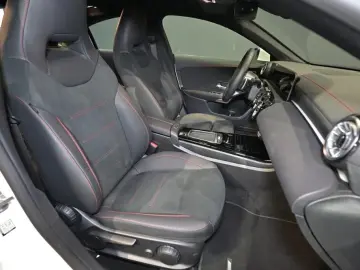 MERCEDES-BENZ CLA 180 Coupé AMG LED NAVI KAMERA