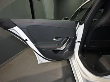 MERCEDES-BENZ CLA 180 Coupé AMG LED NAVI KAMERA