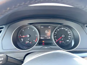 VW Passat Advance 2.0 TDI