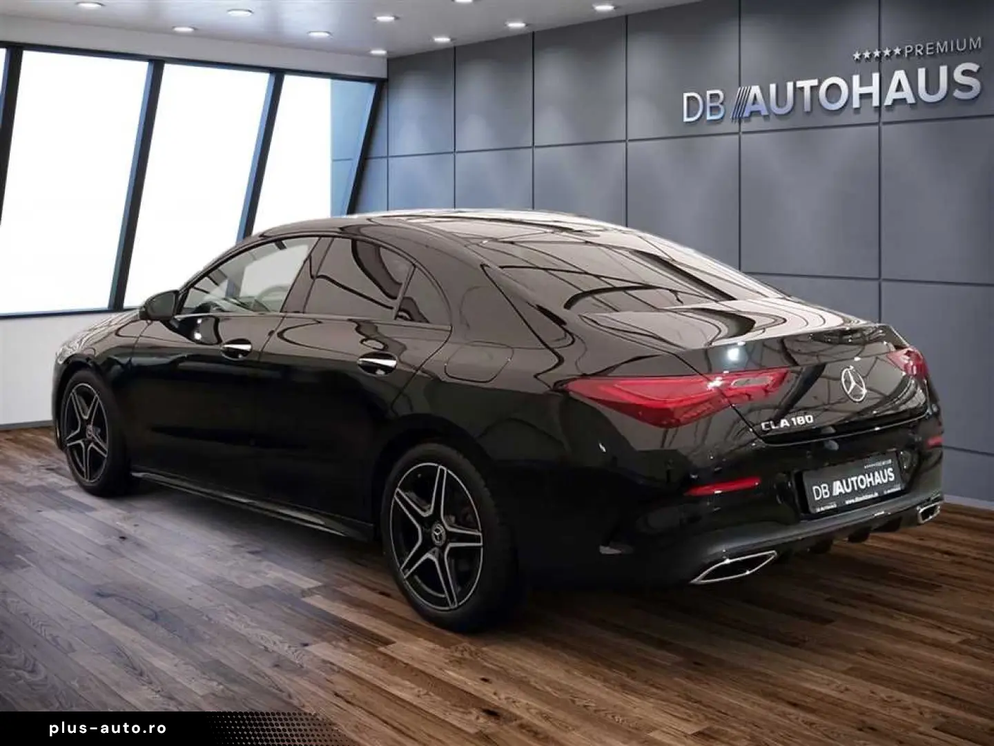 MERCEDES-BENZ CLA 180 AMG Line DCT PanoDach AHK