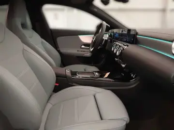 MERCEDES-BENZ CLA 180 AMG Line DCT PanoDach AHK