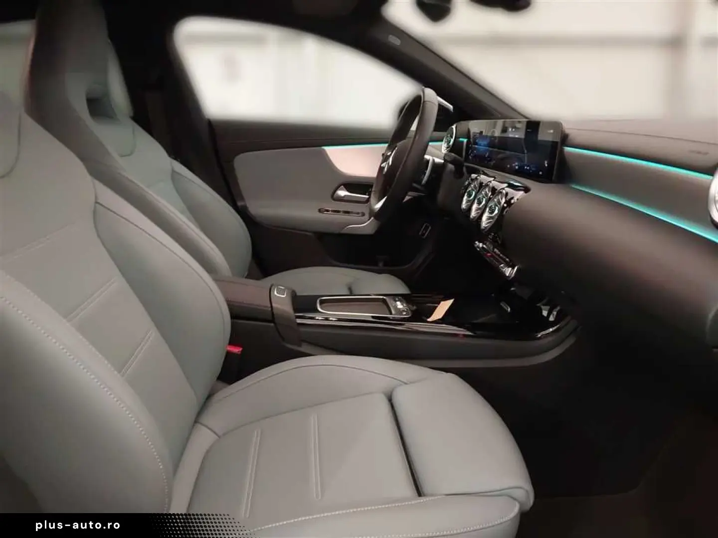 MERCEDES-BENZ CLA 180 AMG Line DCT PanoDach AHK