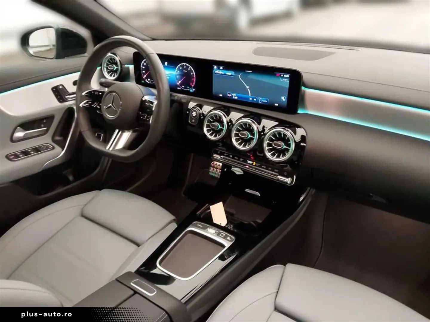 MERCEDES-BENZ CLA 180 AMG Line DCT PanoDach AHK