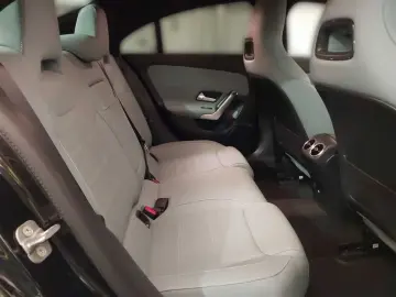 MERCEDES-BENZ CLA 180 AMG Line DCT PanoDach AHK