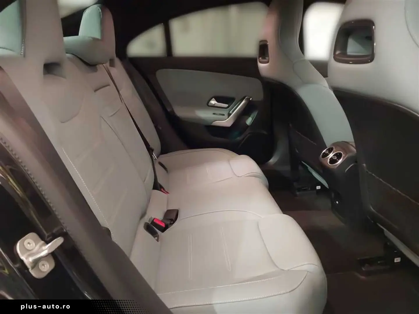 MERCEDES-BENZ CLA 180 AMG Line DCT PanoDach AHK