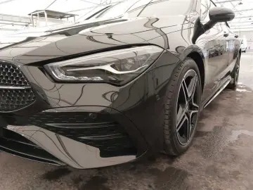 MERCEDES-BENZ CLA 180 AMG Line DCT PanoDach AHK