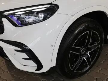 MERCEDES-BENZ GLC 220 d 4M AMG KEYLESS HEADUP DISTRO