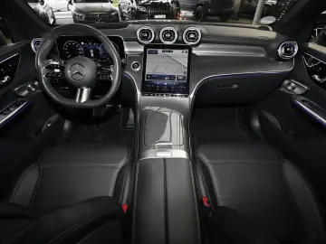 MERCEDES-BENZ GLC 220 d 4M AMG KEYLESS HEADUP DISTRO