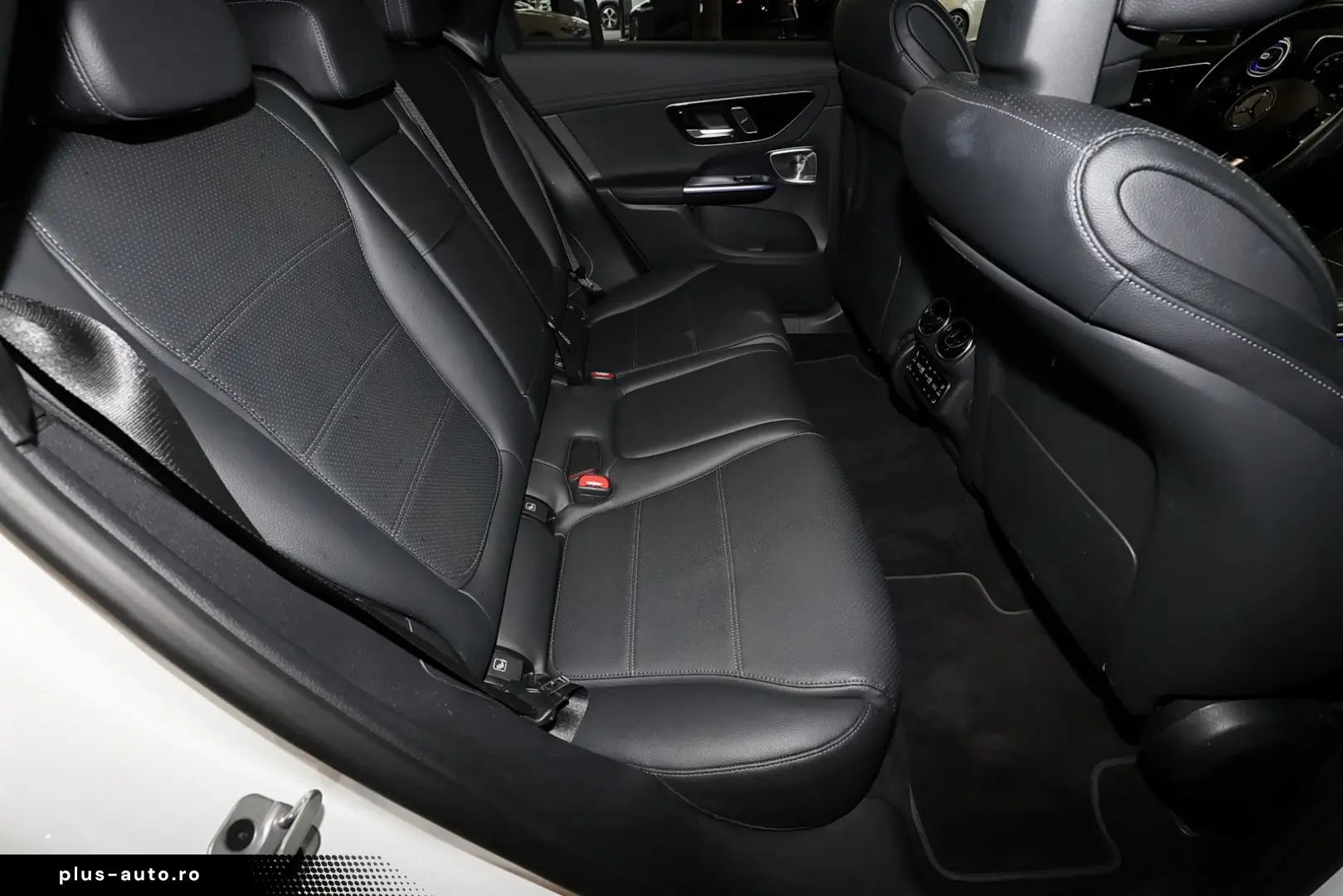 MERCEDES-BENZ GLC 220 d 4M AMG KEYLESS HEADUP DISTRO