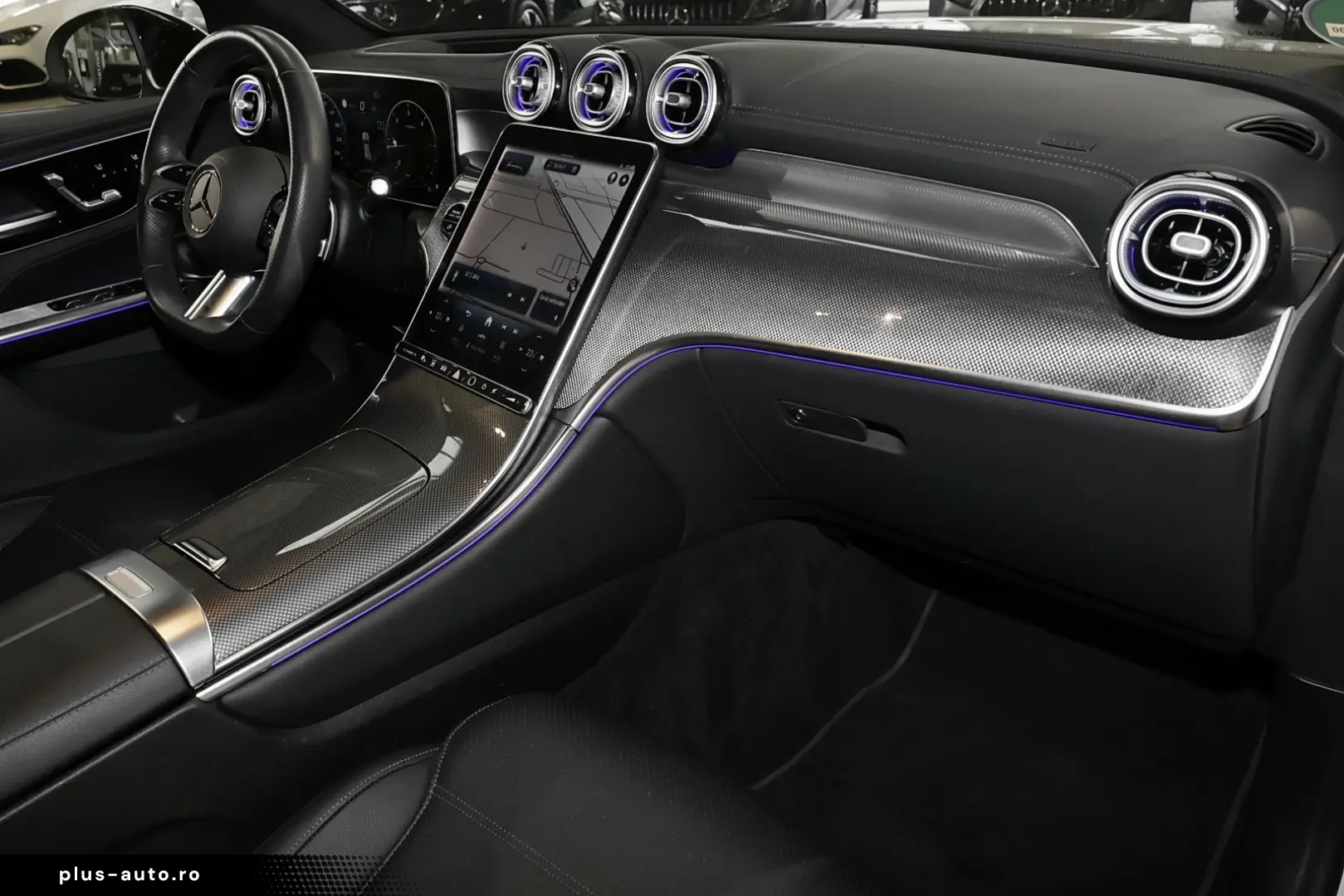 MERCEDES-BENZ GLC 220 d 4M AMG KEYLESS HEADUP DISTRO