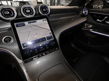 MERCEDES-BENZ GLC 220 d 4M AMG KEYLESS HEADUP DISTRO