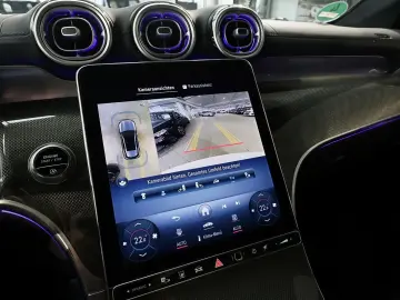 MERCEDES-BENZ GLC 220 d 4M AMG KEYLESS HEADUP DISTRO