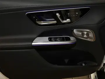 MERCEDES-BENZ GLC 220 d 4M AMG KEYLESS HEADUP DISTRO