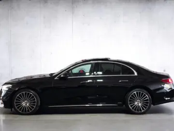 MERCEDES-BENZ E 220 E Limousine Edition AMG Line Superscreen