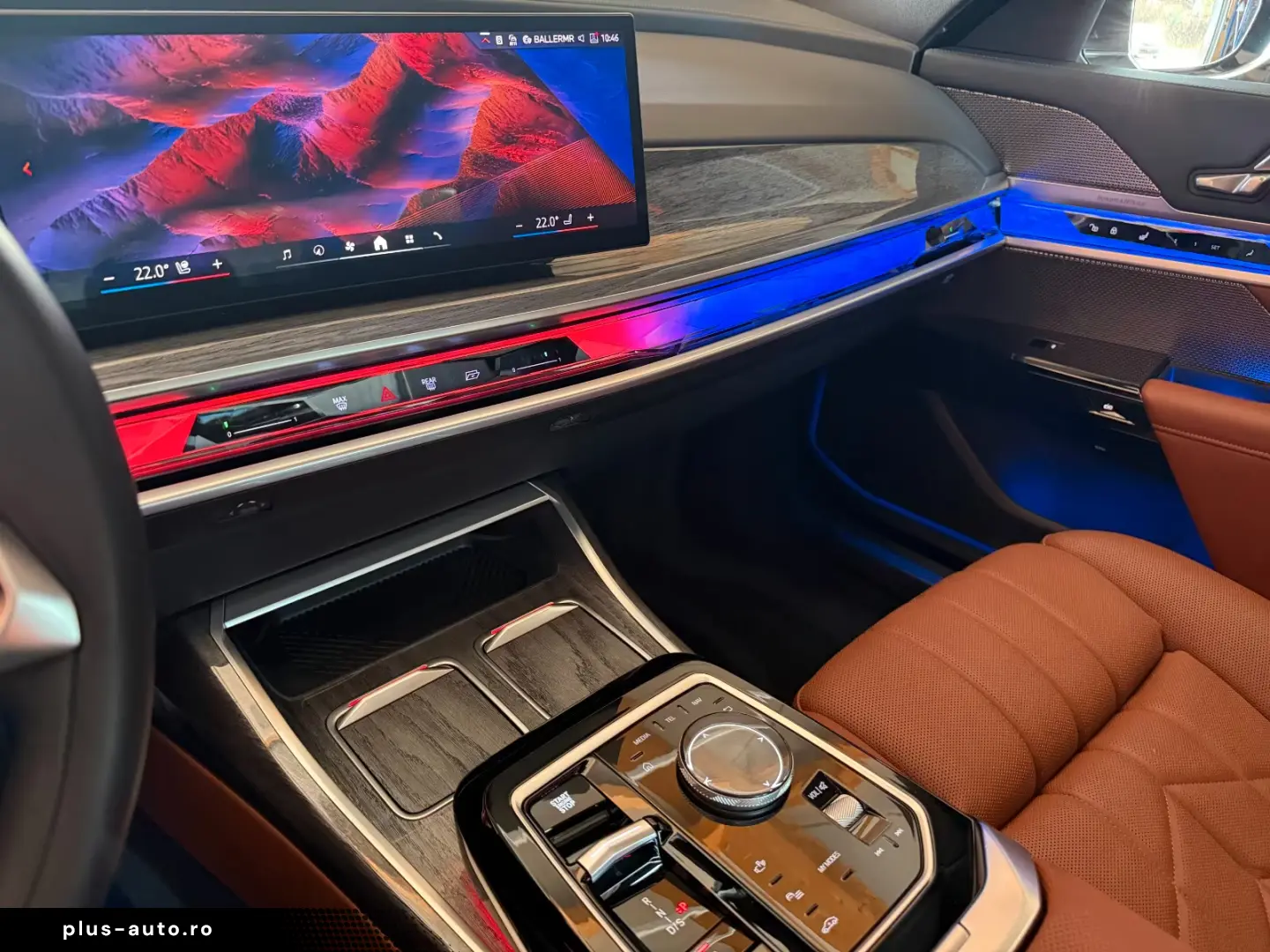 BMW 740d xDrive Lounge Seating TV Pano Sky Lounge