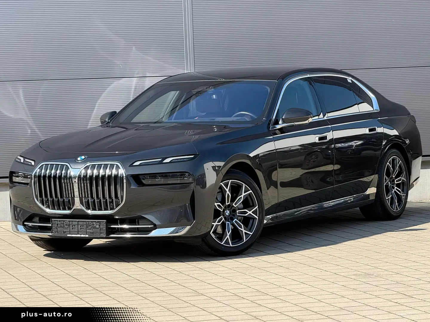 BMW 740d xDrive Lounge Seating TV Pano Sky Lounge