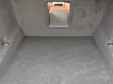 BMW 740d xDrive Lounge Seating TV Pano Sky Lounge