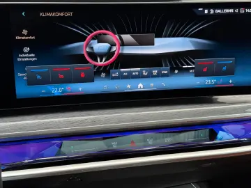 BMW 740d xDrive Lounge Seating TV Pano Sky Lounge