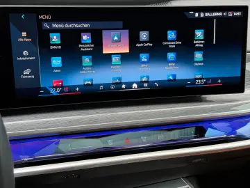 BMW 740d xDrive Lounge Seating TV Pano Sky Lounge