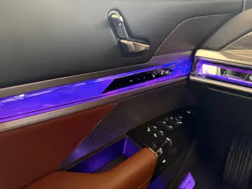 BMW 740d xDrive Lounge Seating TV Pano Sky Lounge