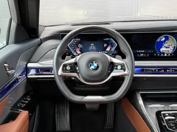 BMW 740d xDrive Lounge Seating TV Pano Sky Lounge