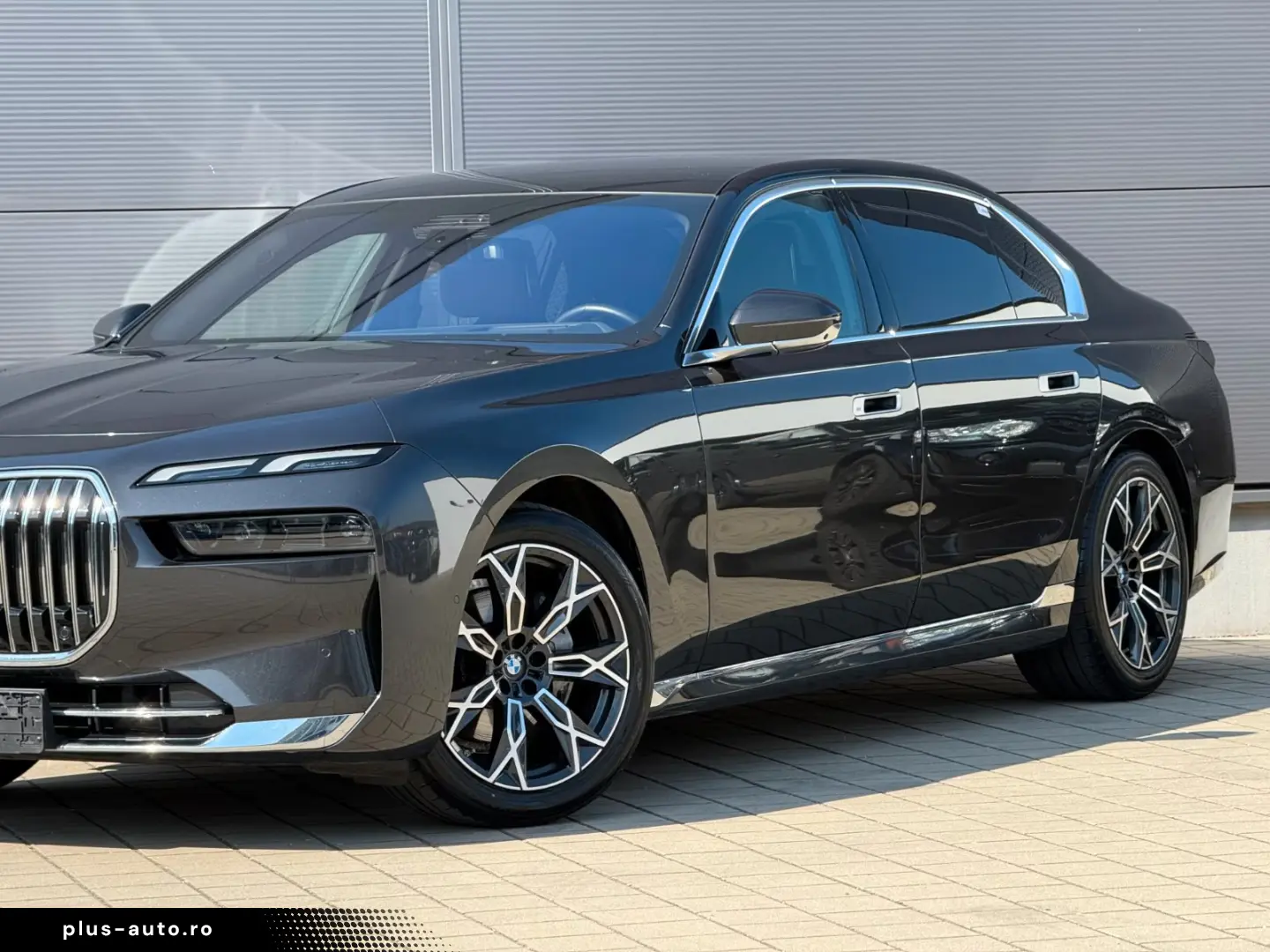 BMW 740d xDrive Lounge Seating TV Pano Sky Lounge