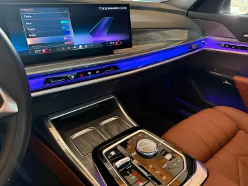 BMW 740d xDrive Lounge Seating TV Pano Sky Lounge