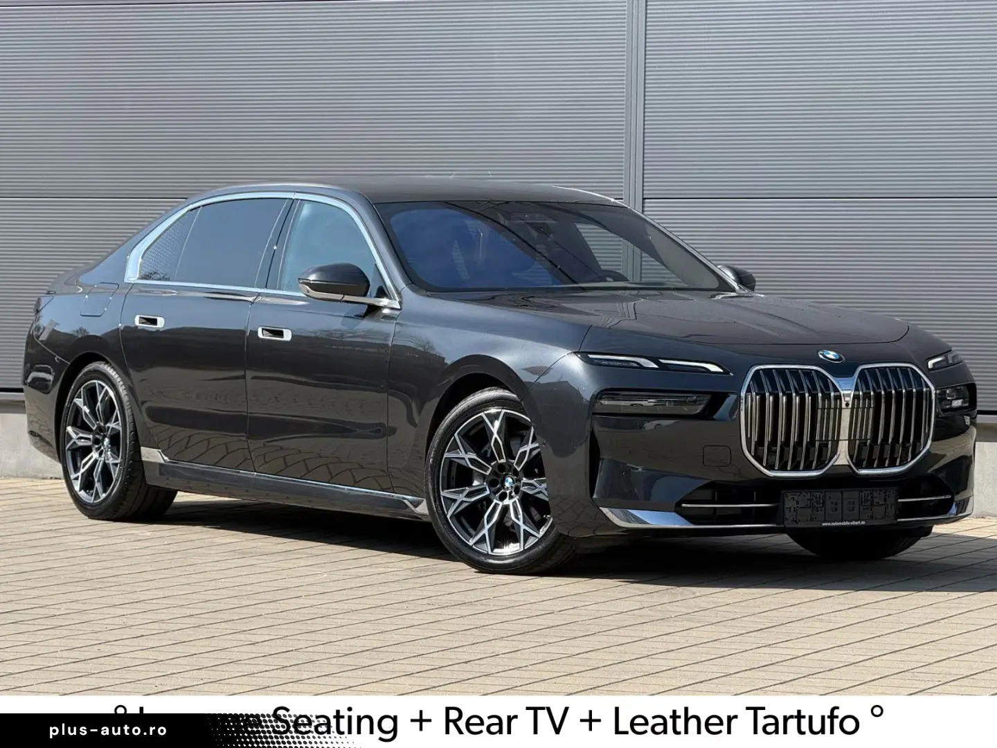 BMW 740d xDrive Lounge Seating TV Pano Sky Lounge
