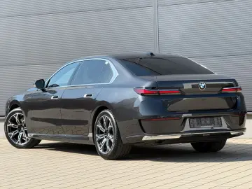 BMW 740d xDrive Lounge Seating TV Pano Sky Lounge