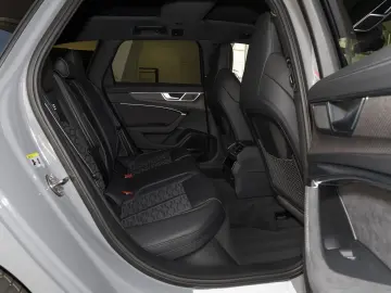 AUDI RS6 Avant TFSI Q PERFORMANCE PANO HuD 305KM H