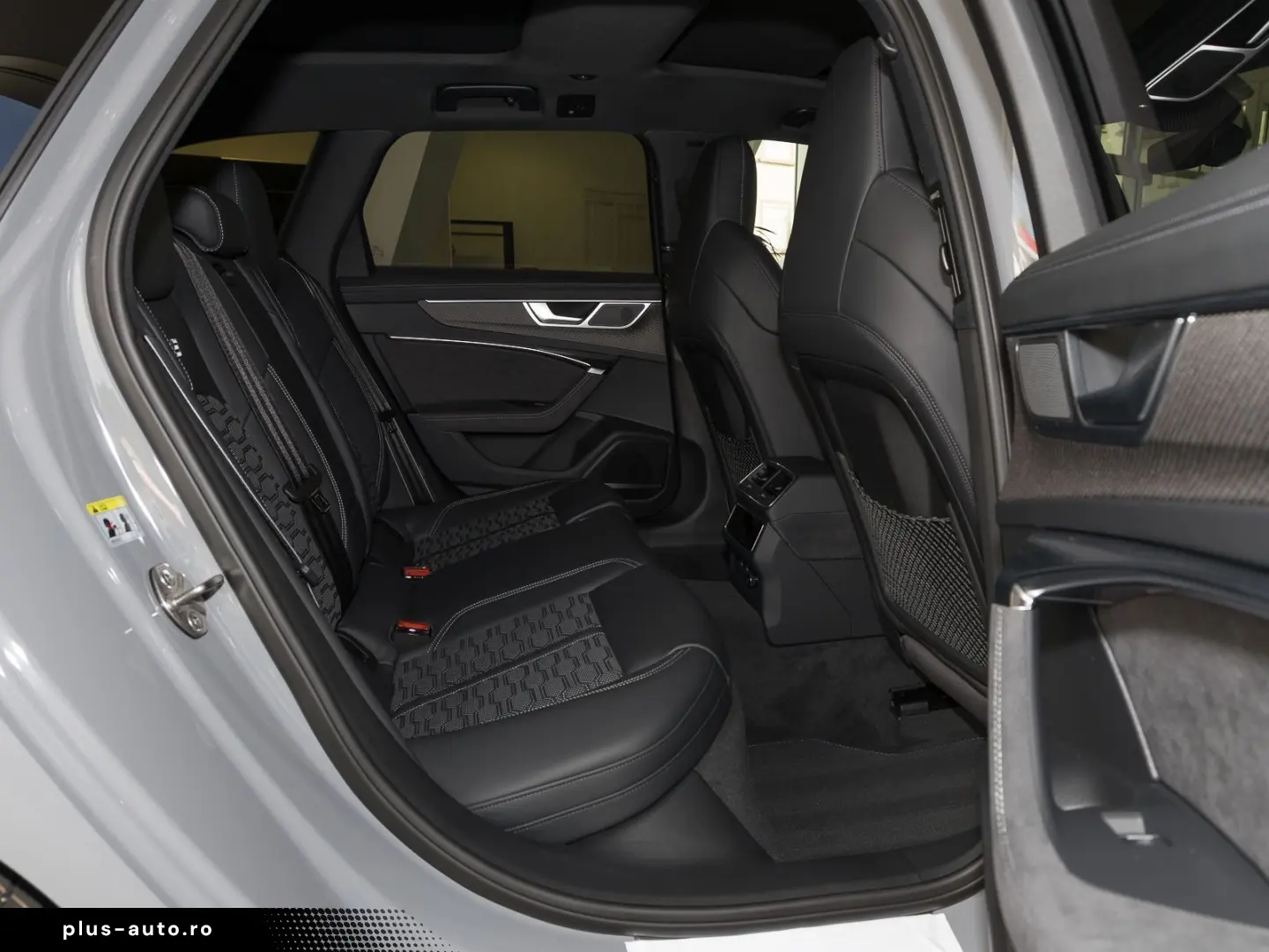 AUDI RS6 Avant TFSI Q PERFORMANCE PANO HuD 305KM H