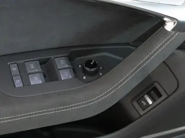 AUDI RS6 Avant TFSI Q PERFORMANCE PANO HuD 305KM H