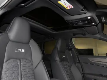 AUDI RS6 Avant TFSI Q PERFORMANCE PANO HuD 305KM H