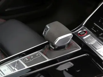 AUDI RS 6 Avant 4.0 TFSI Q performance  HuD Leder AHK