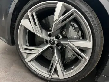 AUDI RS6 Avant Quattro Tiptr. DynPlus Keramik22Pano