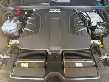 AUDI Q8 50 TDI quattro S line AHK  HUD