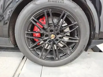 PORSCHE Cayenne Coupe S E-Hybrid HAL BOSE HD Matrix Inno