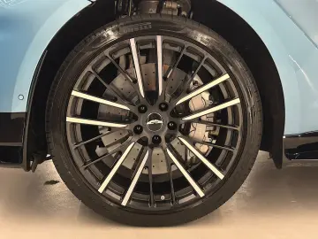 ASTON MARTIN DBX707 4.0 V8