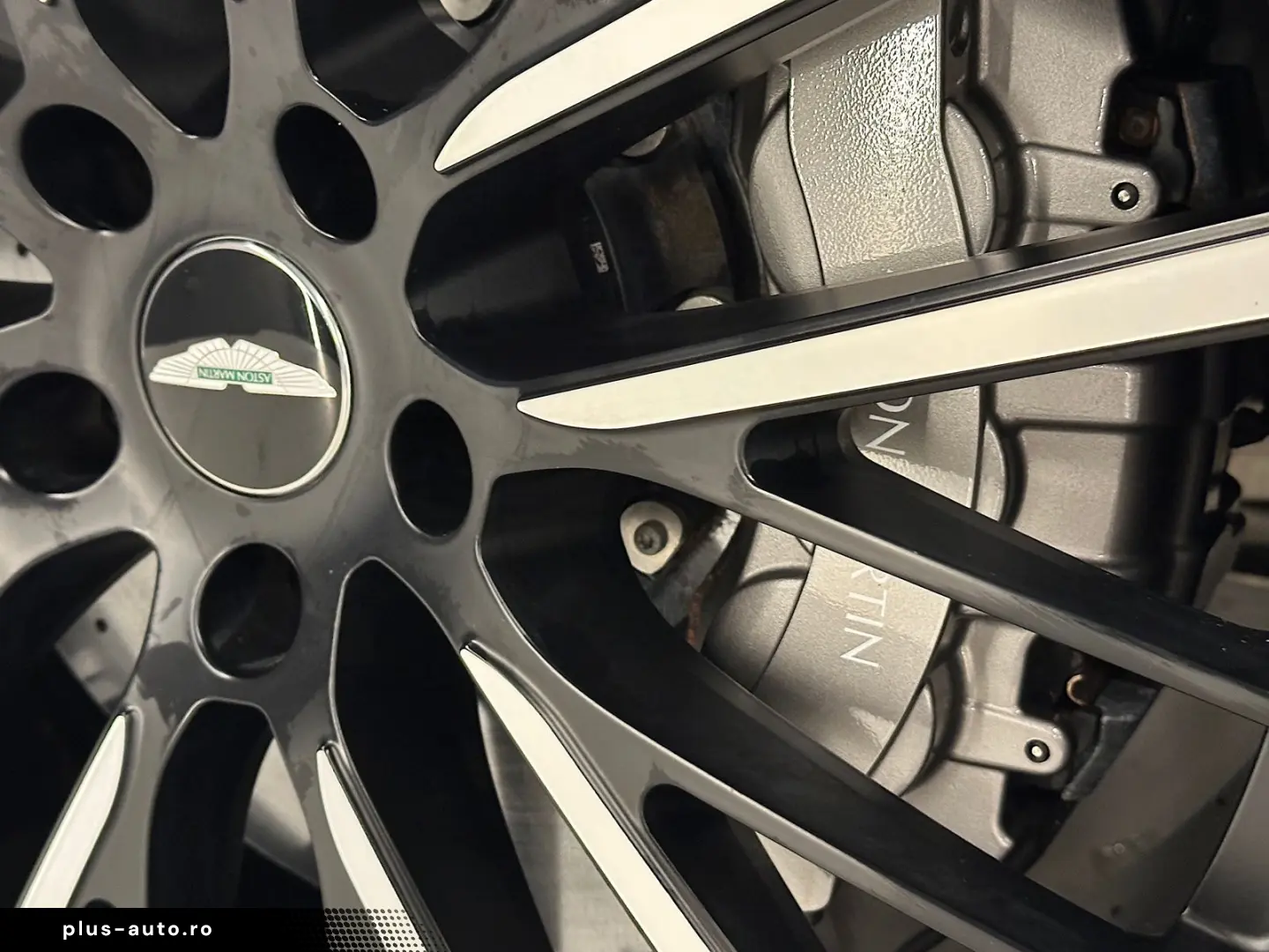 ASTON MARTIN DBX707 4.0 V8
