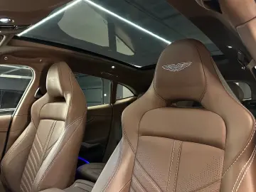 ASTON MARTIN DBX707 4.0 V8