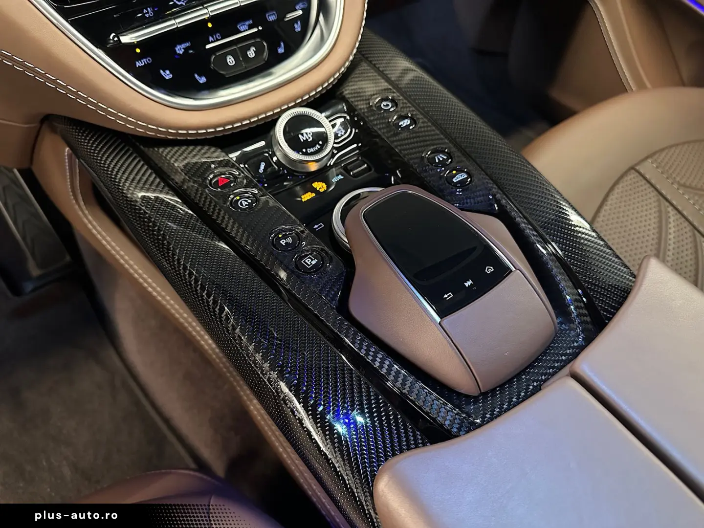 ASTON MARTIN DBX707 4.0 V8