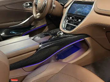 ASTON MARTIN DBX707 4.0 V8