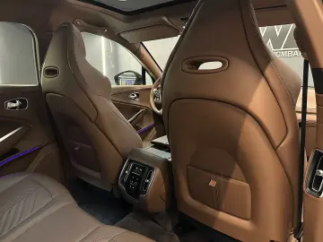 ASTON MARTIN DBX707 4.0 V8