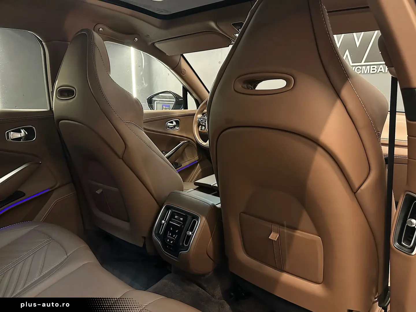 ASTON MARTIN DBX707 4.0 V8