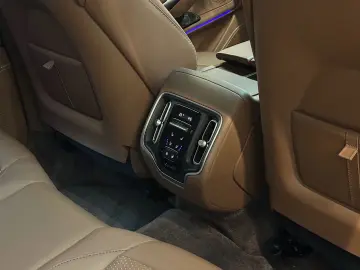 ASTON MARTIN DBX707 4.0 V8