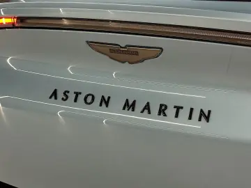 ASTON MARTIN DBX707 4.0 V8