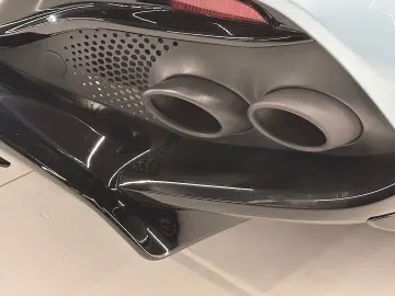 ASTON MARTIN DBX707 4.0 V8