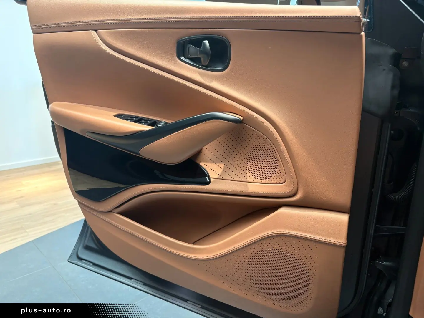 ASTON MARTIN DBX 707 - Q Satin Xenon Grey - Inspire Sport