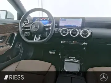 MERCEDES-BENZ CLA 180 Cp AMG ADV  PANO W-PAKET RFK KEYLESS