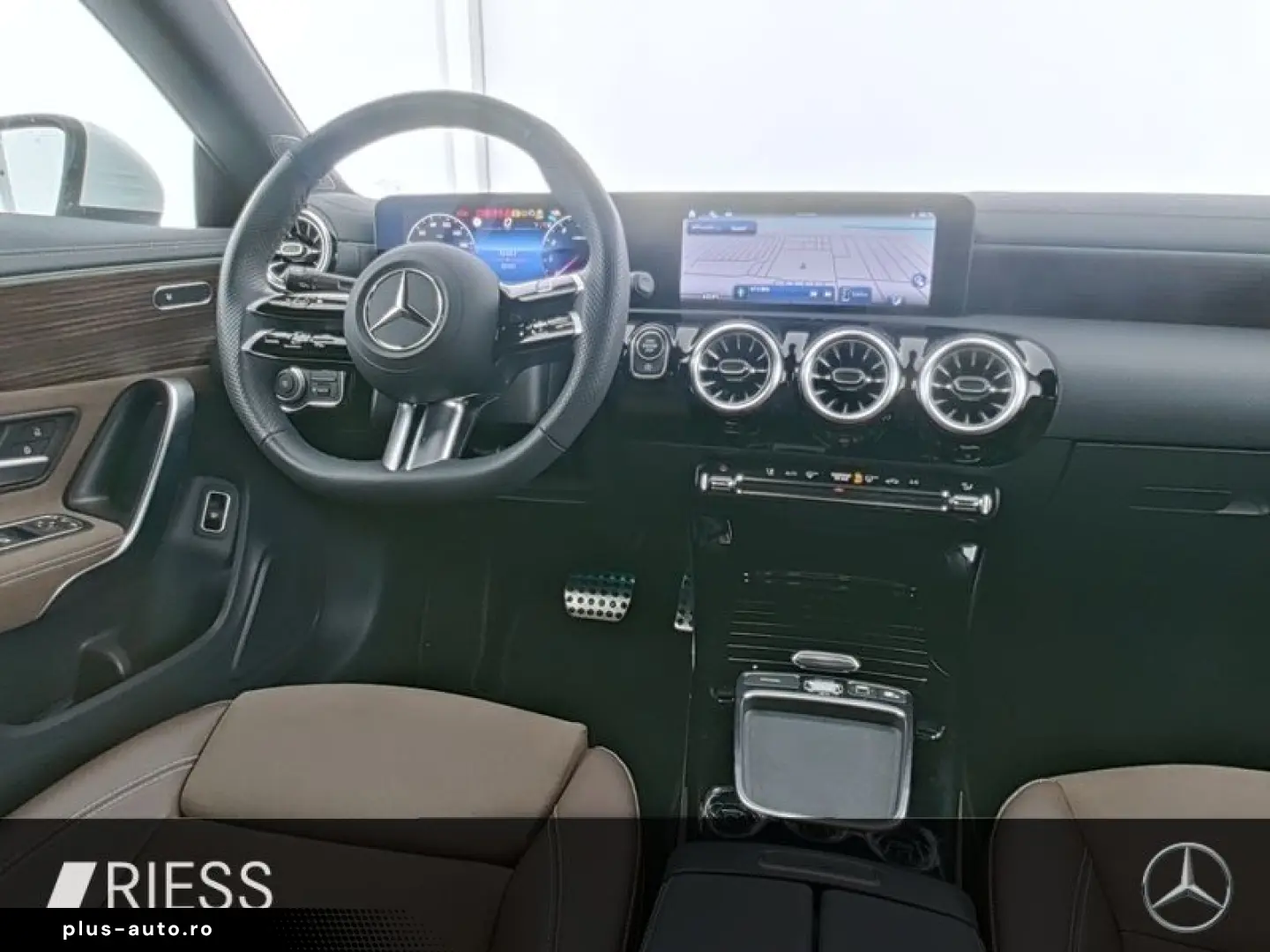 MERCEDES-BENZ CLA 180 Cp AMG ADV  PANO W-PAKET RFK KEYLESS